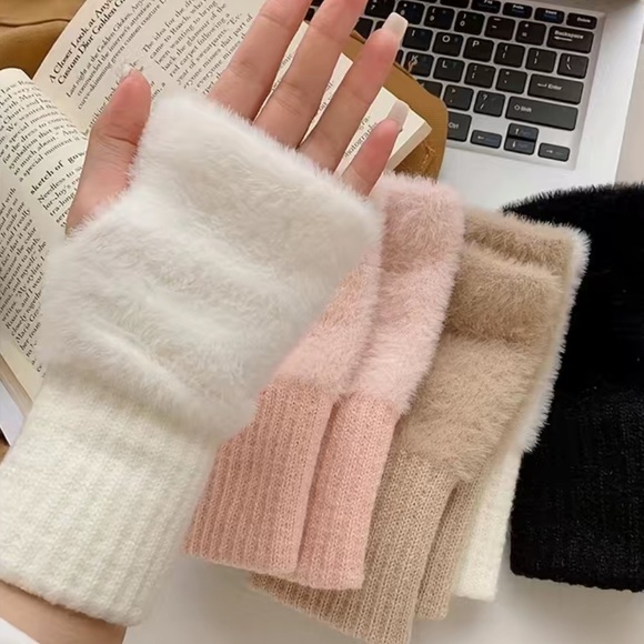 White Fur Mittens - Picture 3 of 3